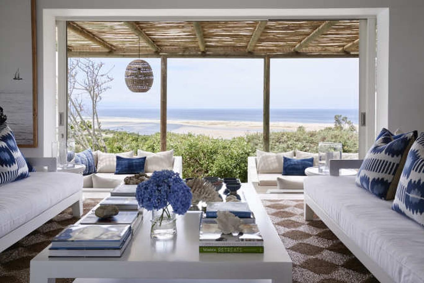 House Yvonne Obrien , Plettenberg Bay, South Africa. Client: The Private House Company. Stylist: Cathy O'Clery. Photographer: Mark Williams.
