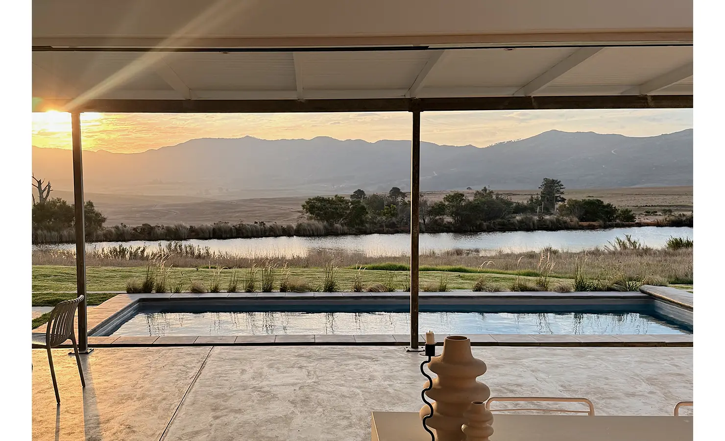 Perfect Hideaways: Covered terrace with pool and panoramic sunset views over the dam and surrounding mountains, Thuúla Haven, Hemel-en-Aarde.