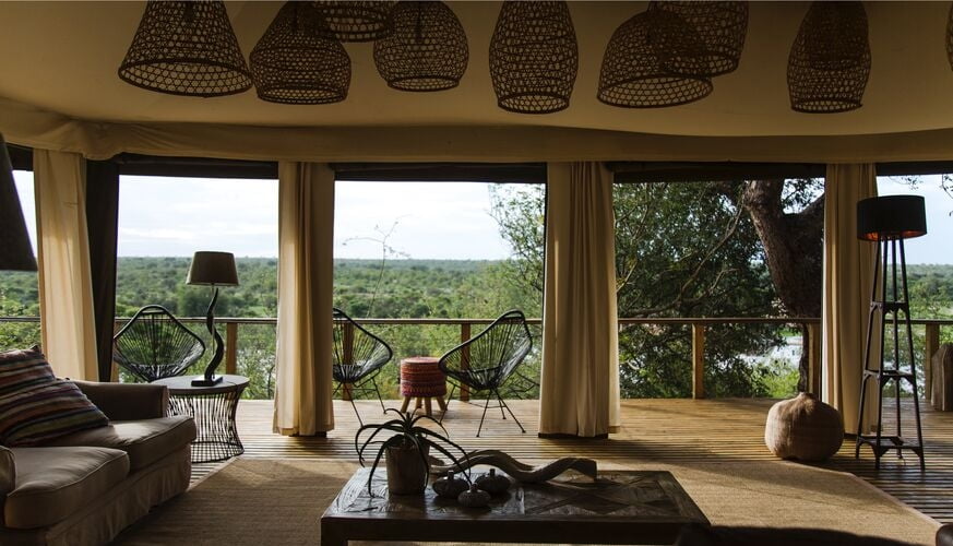 Perfect-Hideaways-Hilltop-Lodge-Simbavati-view-from-livingroom-4-3.jpg