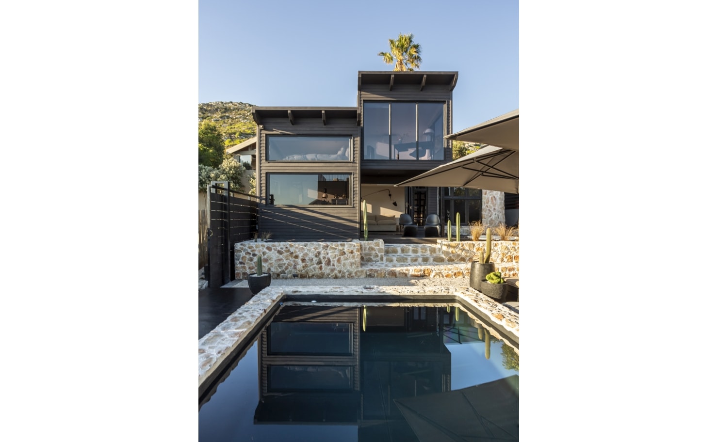 Perfect-hideaways-Scarborough-The-Blvck-House-010