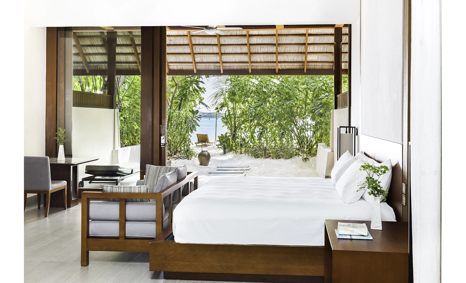 Perfect Hideaways, Conrad Maldives, Luxury accommodation sunroom