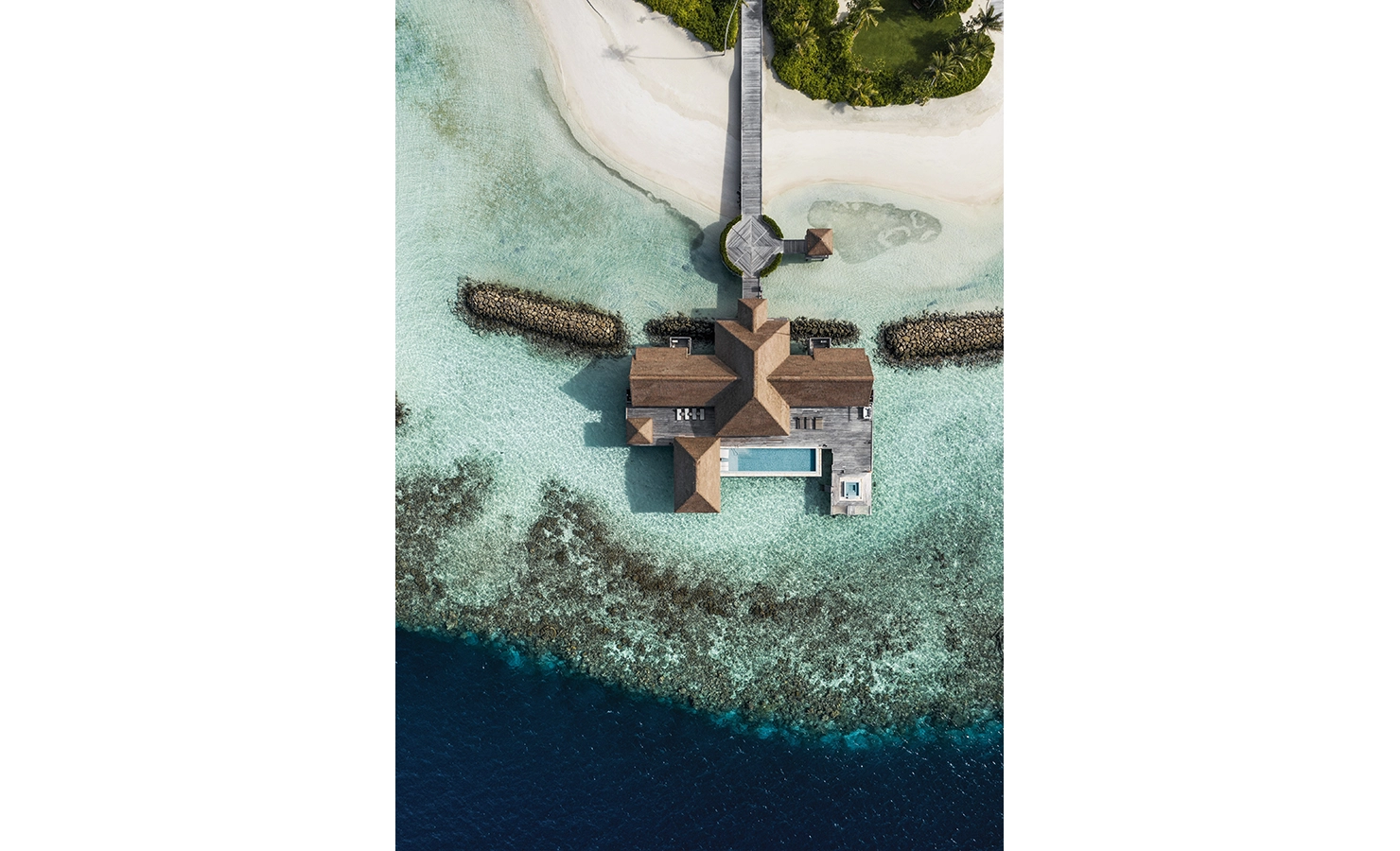Perfect Hideaways, Itaafushi Maldives, Luxury accommodation house abive ocean n the beach