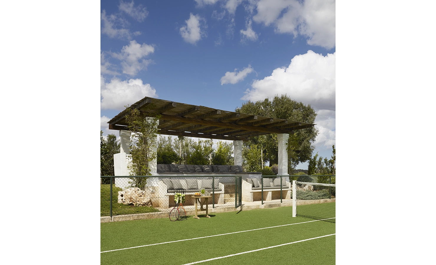 Perfect Hideaways, Masseria Petrarolo, tennis course sitting area