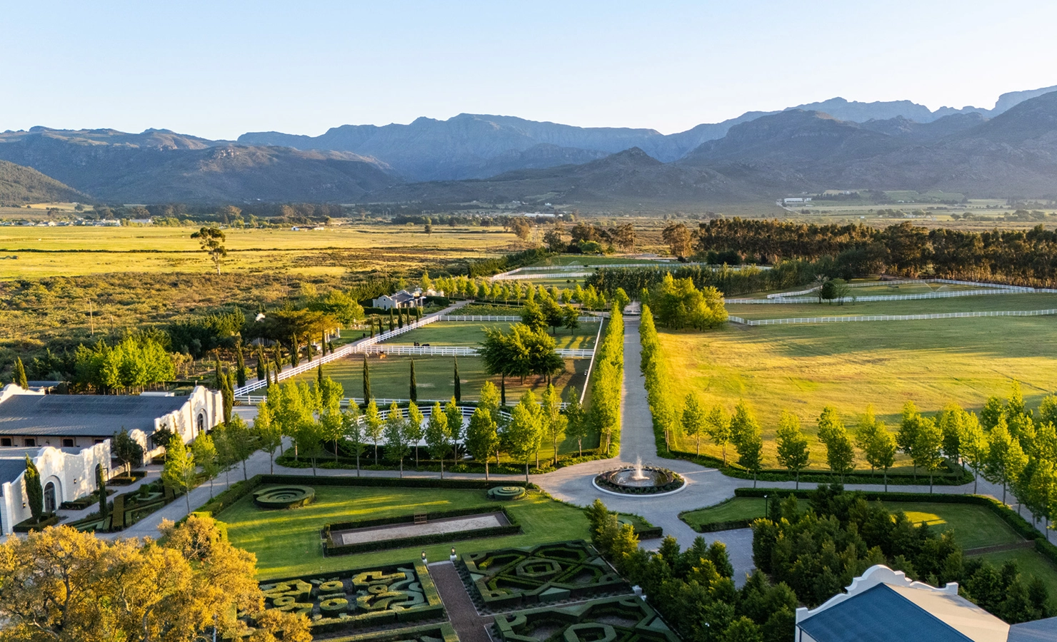 Perfect Hideaways view of expansive manicured garden with sculptured hedges at Oakvale Estate, Franschhoek.