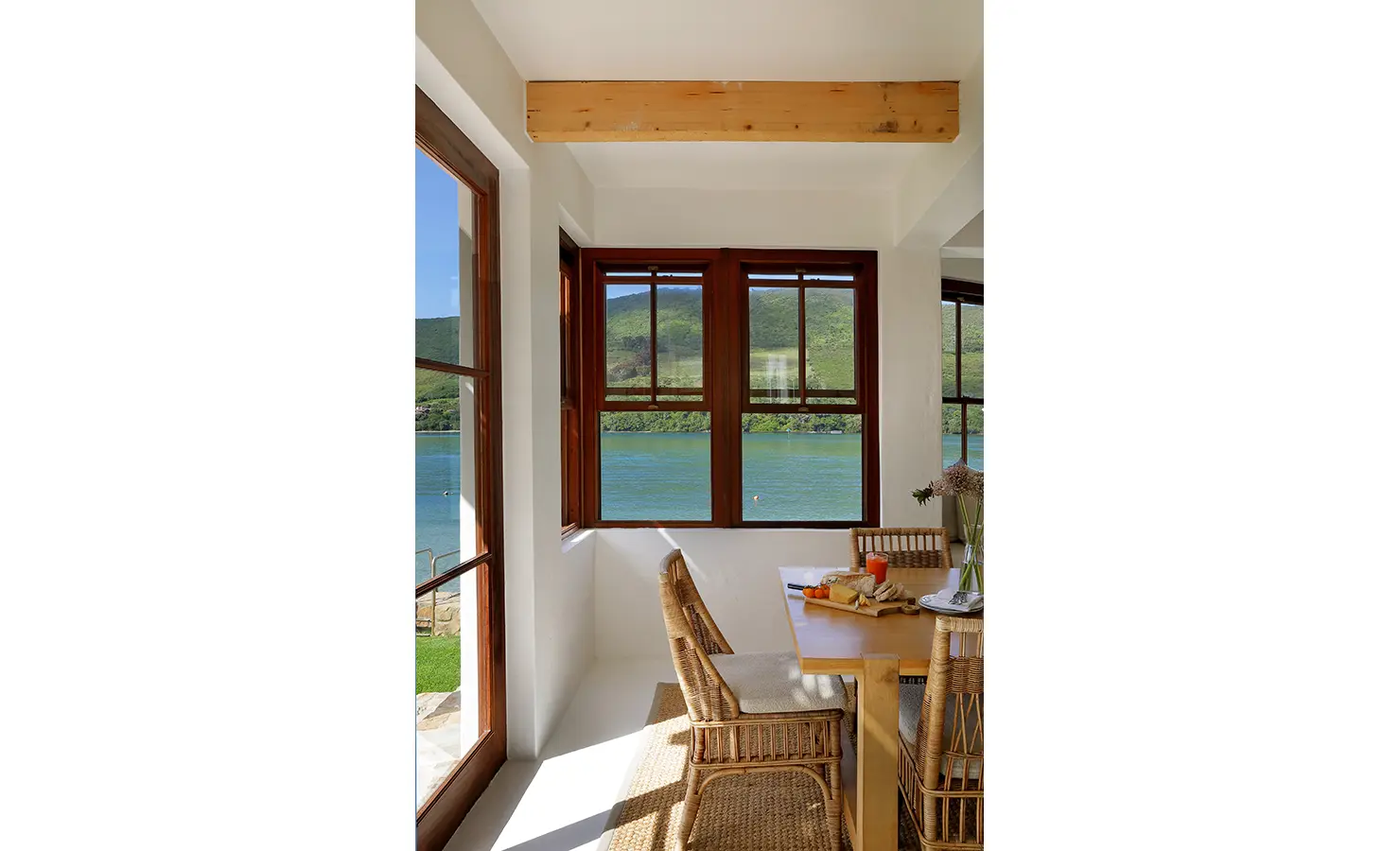Perfect Hideaways: Sunny breakfast nook with rattan chairs and corner windows overlooking the blue lagoon, Knysna, Tides Reach