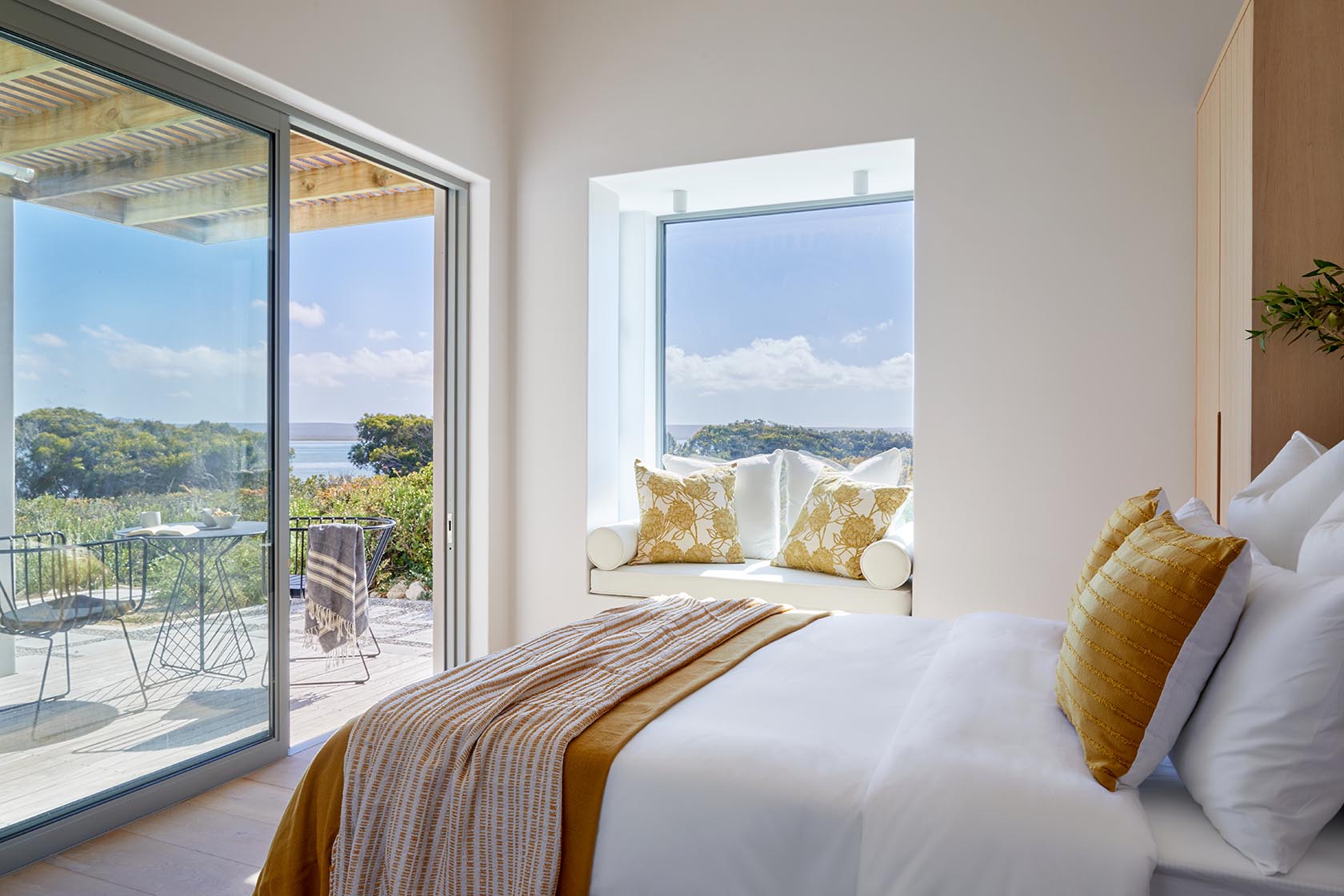 Perfect Hideaways bright bedroom with sliding doors to deck and window seat overlooking lagoon views, Kalie's Cottage, Churchhaven