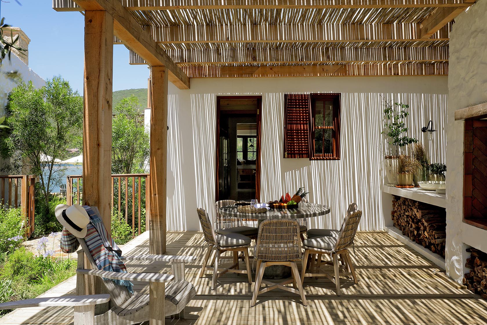 Perfect Hideaways: Sunny breakfast nook with rattan chairs and corner windows overlooking the blue lagoon, Knysna, Tides Reach